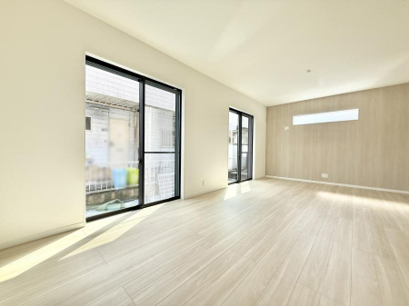 ���r���O�@���������R�Ɖ�b�����܂��A�S�n�悢�ЂƂƂ�