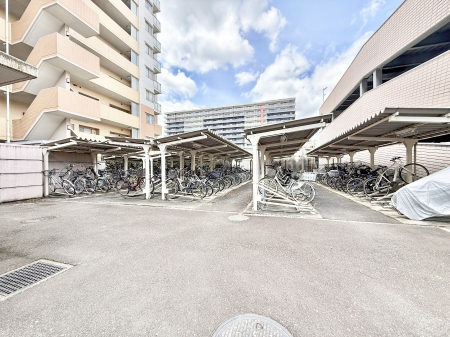 ���̑��@�O�ρ����]�Ԃ��g�����Ƒ��ɂ����S�̒��փX�y�[�X��~�n���ɂ��p��