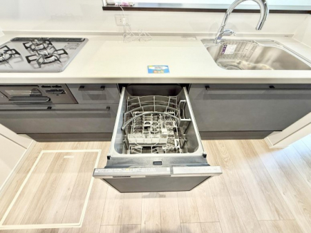 ���̑����ρ@�ݔ�����ԂȂ����I�H����s�J�s�J�Ɏd�グ�Ă���܂�