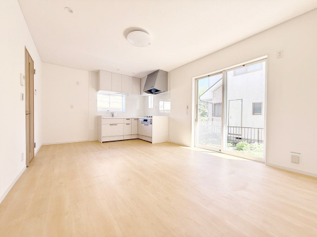 ���r���O�@���������S�n�̂����A���z�̃��r���O