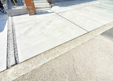 �@�O�ρ�����ɂ��钓�ԃX�y�[�X�Ȃ̂ň��S�ł���