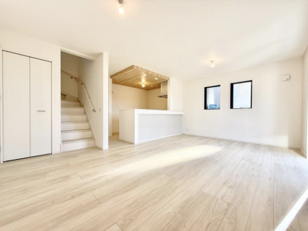 ���r���O�@���������S�n�̂����A���z�̃��r���O