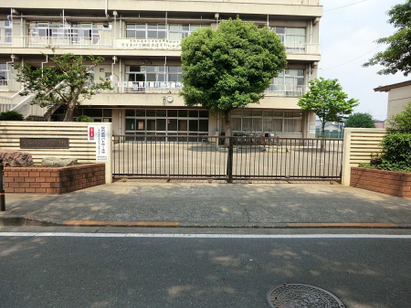 ���ӊ��@���w�Z 160m ���z�s���Ό����w�Z