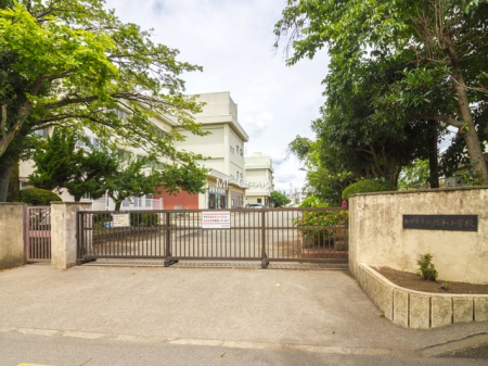 ���ӊ��@���w�Z 500m ���͌��s�����a���w�Z