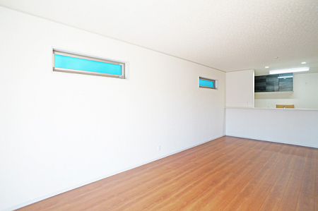 ���r���O�@�������Ƒ������R�ƏW�܂�A�y�������Ԃ��߂����郊�r���O