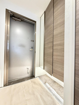 ���ց@����