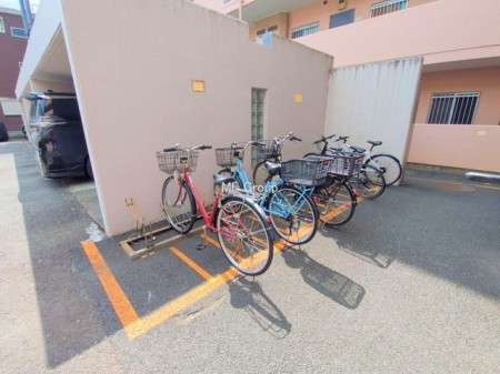 ���̑��@�O�ρ����]�Ԃ��g�����Ƒ��ɂ����S�̒��փX�y�[�X��~�n���ɂ��p��