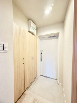 ���ց@����