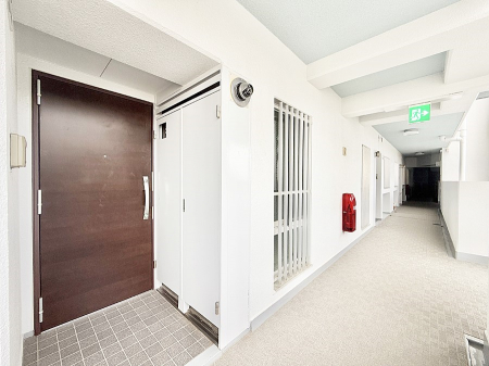 ���ց@�O��