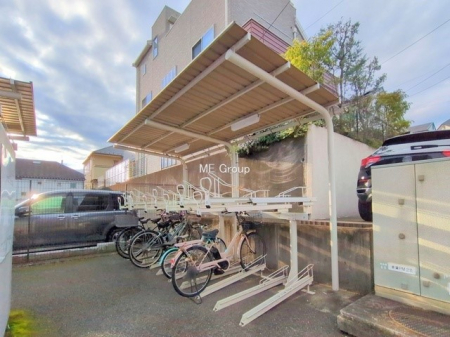 ���̑��@�O�ρ����X�̈ړ��ɕ֗��Ȓ��փX�y�[�X����������m�ۂ���Ă��܂�